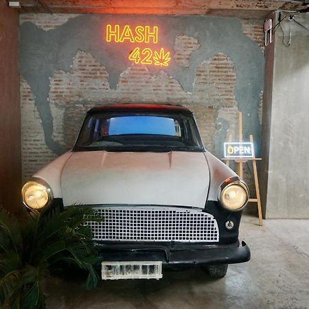Silom Soi 3 Hash Apartment Hip And Funky With Rooftop View Bangkok Bagian luar foto