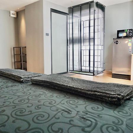 Silom Soi 3 Hash Apartment Hip And Funky With Rooftop View Bangkok Bagian luar foto