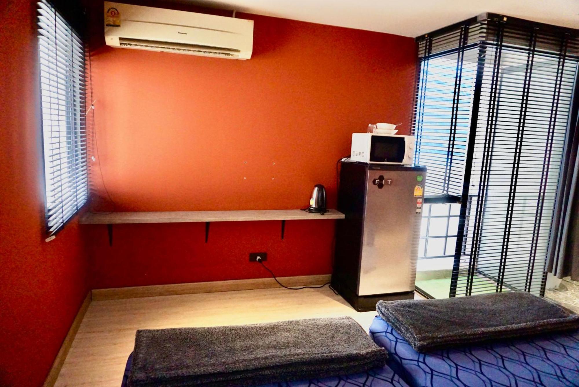 Silom Soi 3 Hash Apartment Hip And Funky With Rooftop View Bangkok Bagian luar foto