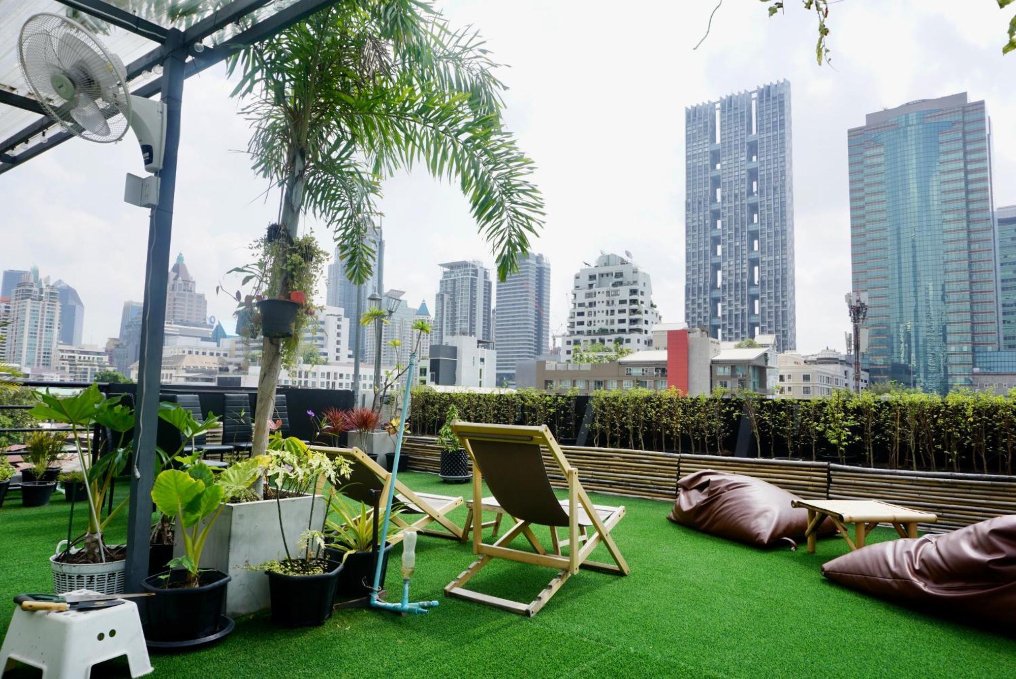 Silom Soi 3 Hash Apartment Hip And Funky With Rooftop View Bangkok Bagian luar foto
