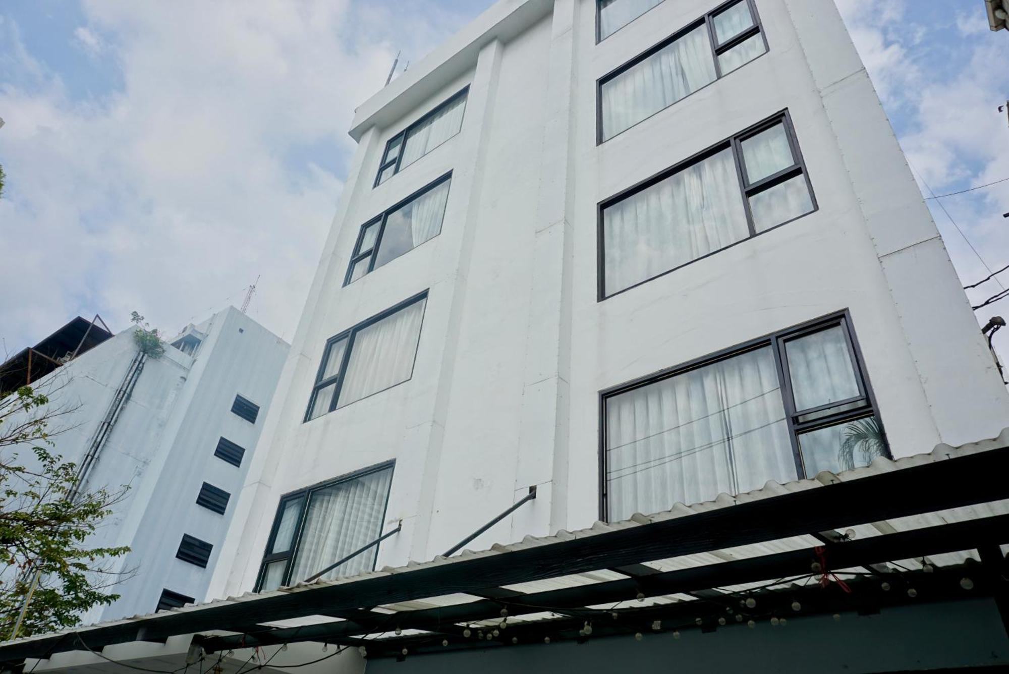 Silom Soi 3 Hash Apartment Hip And Funky With Rooftop View Bangkok Bagian luar foto