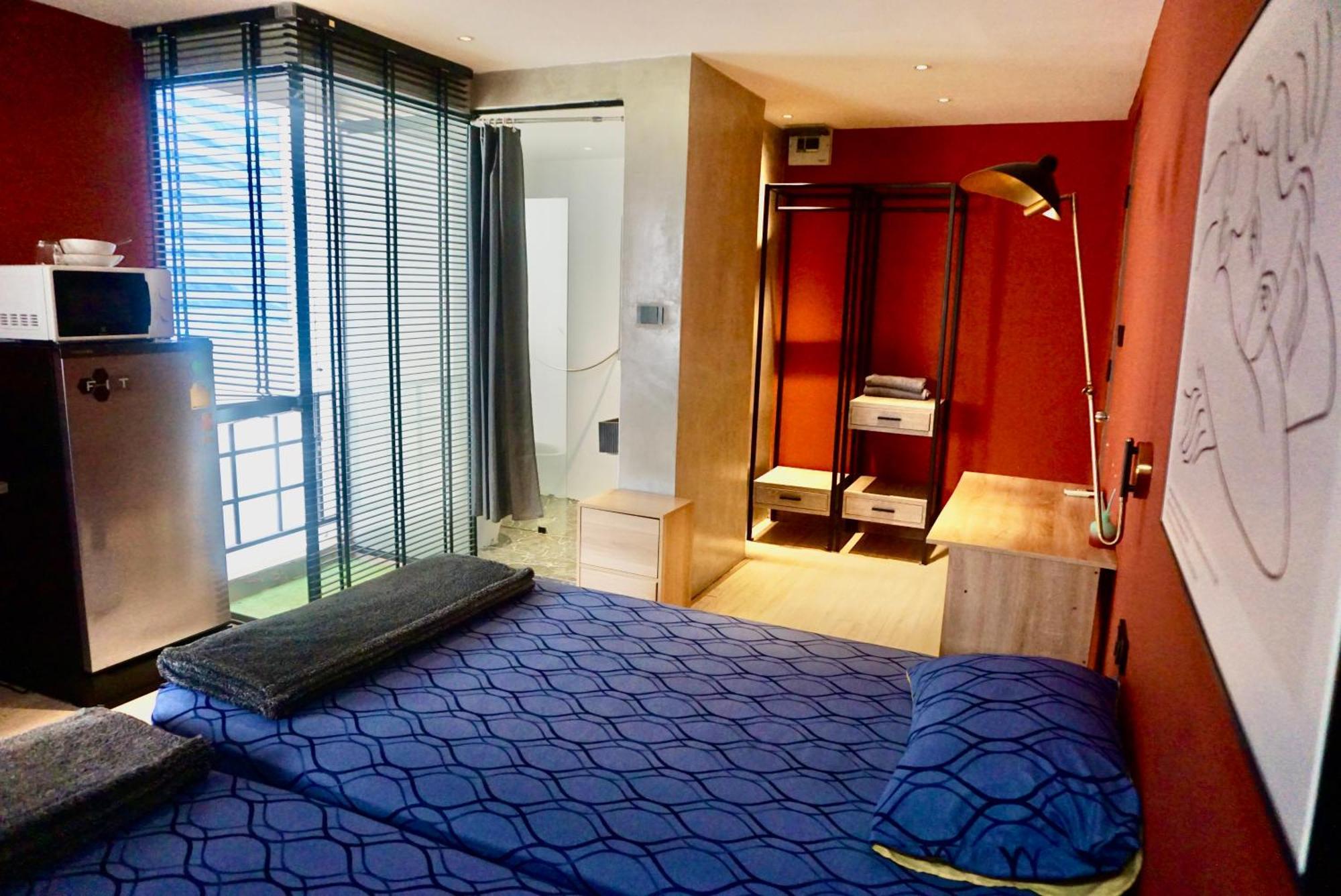 Silom Soi 3 Hash Apartment Hip And Funky With Rooftop View Bangkok Bagian luar foto