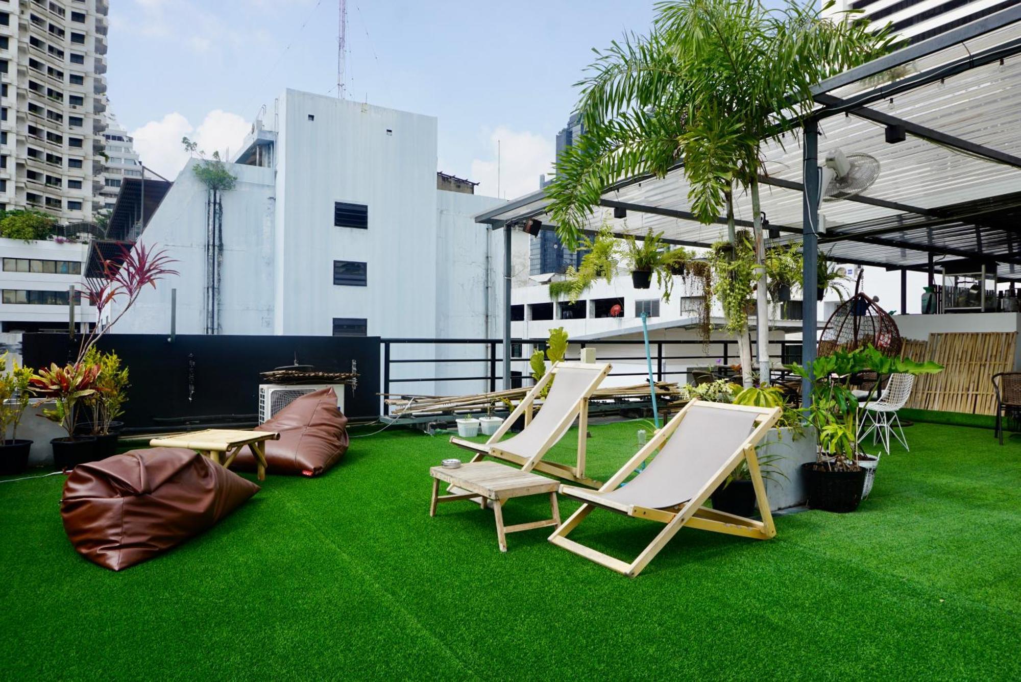 Silom Soi 3 Hash Apartment Hip And Funky With Rooftop View Bangkok Bagian luar foto