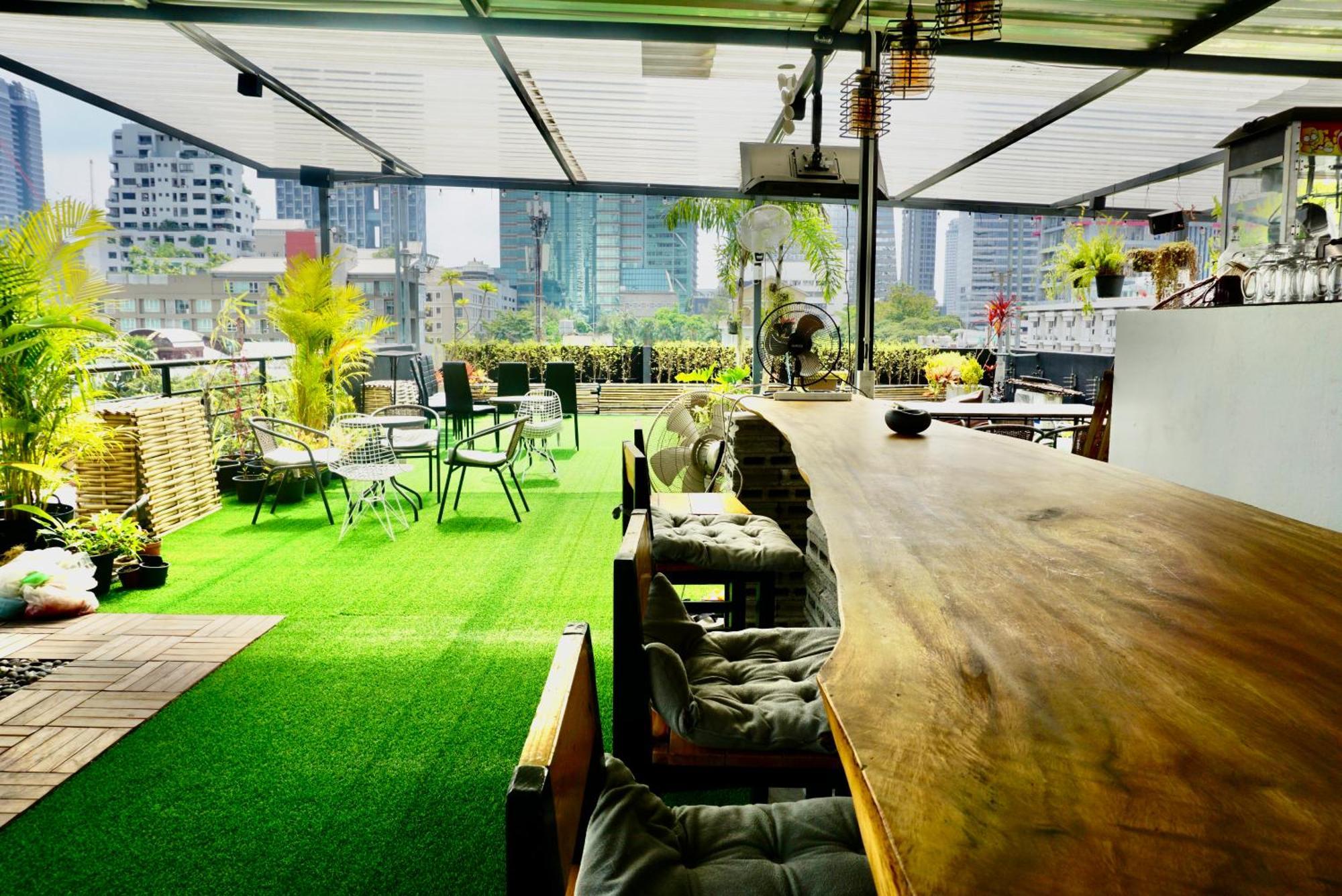 Silom Soi 3 Hash Apartment Hip And Funky With Rooftop View Bangkok Bagian luar foto